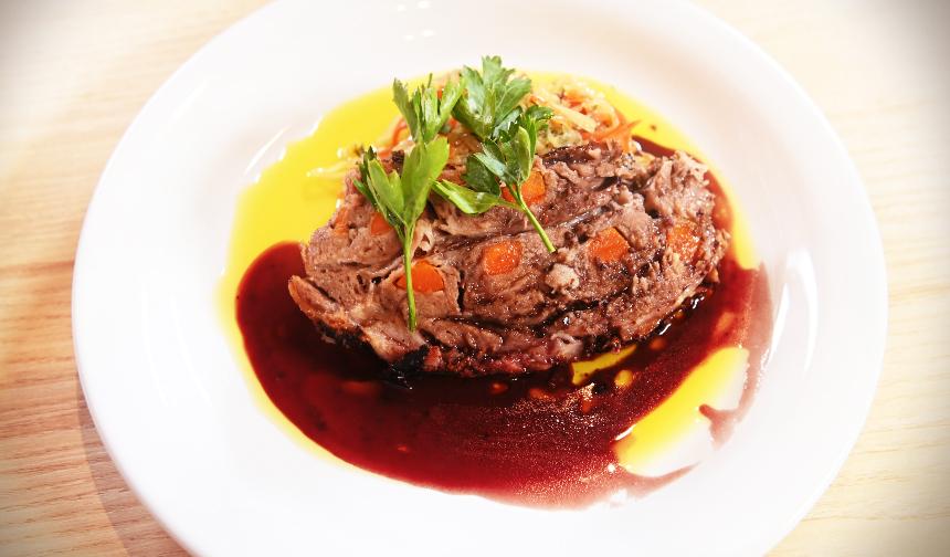 Блюдо недели: буженина с тушеной капустой — сытное блюдо для всей семьи