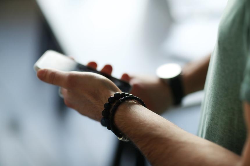 Бывший напоминает о себе? 6 причин, по которым мужчина желает общения после разрыва