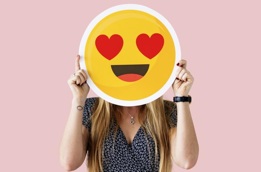 Ученые выяснили, как характеризует человека использование смайликов в переписке