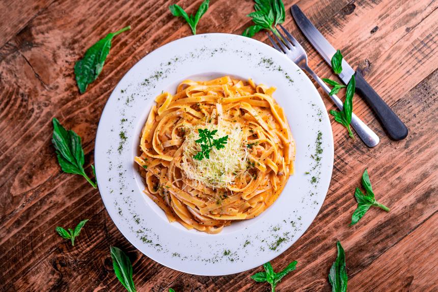 Луковая паста и еще 5 потрясающих (и очень доступных) рецептов из макарон