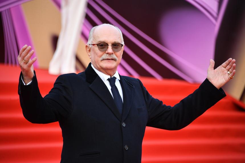 Актер, режиссер и многодетный отец: как Никите Михалкову удалось добиться успеха и создать крепкую семью