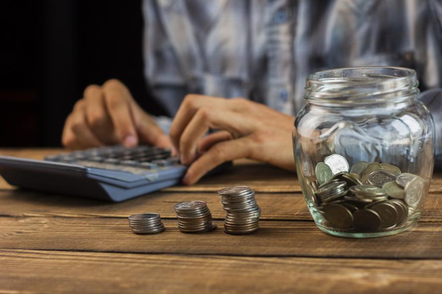 Запрет на благополучие: почему не получается копить деньги и как это исправить