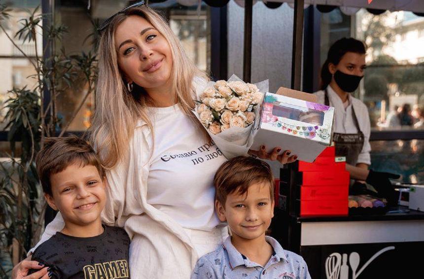 Телеведущая Виктория Разницина: «Дайте понять приемным детям, что новая семья — их защита»