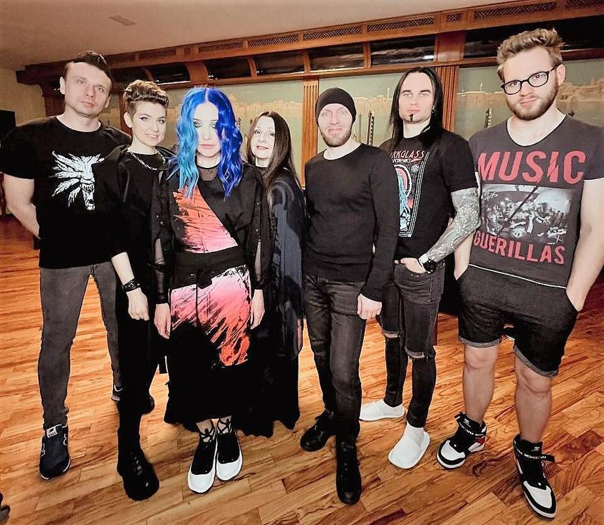 Линда со своей командой