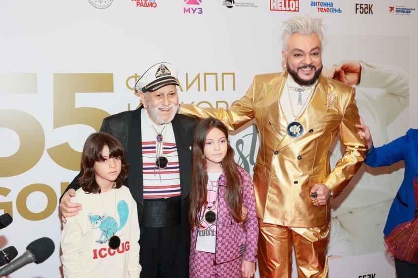 Филиппа Киркорова поддержали родные и близкие