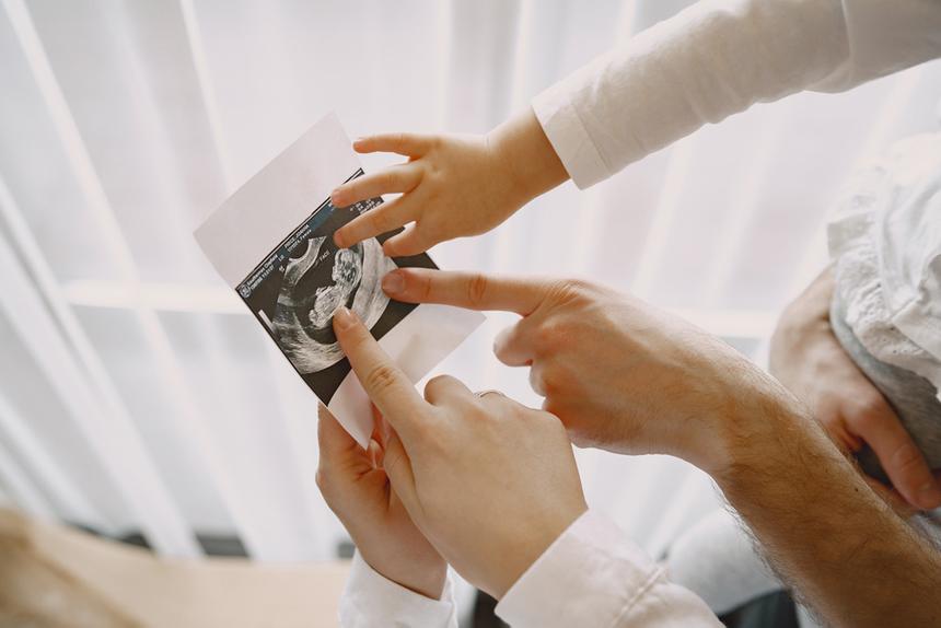 Победить время: что такое отложенное материнство и кому оно подходит