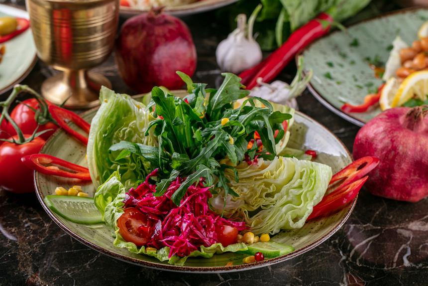 Блюдо недели: салат по-турецки с маринованной капустой – просто и пикантно