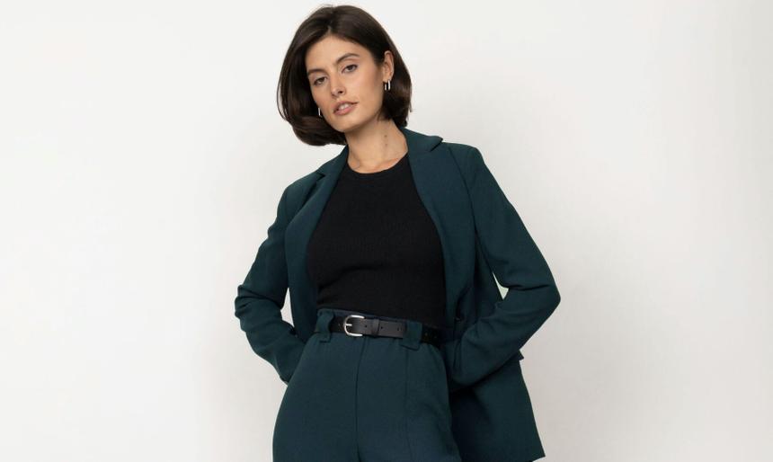 Верная пара: стилист перечислил самые модные фасоны брюк на осень 2022 года