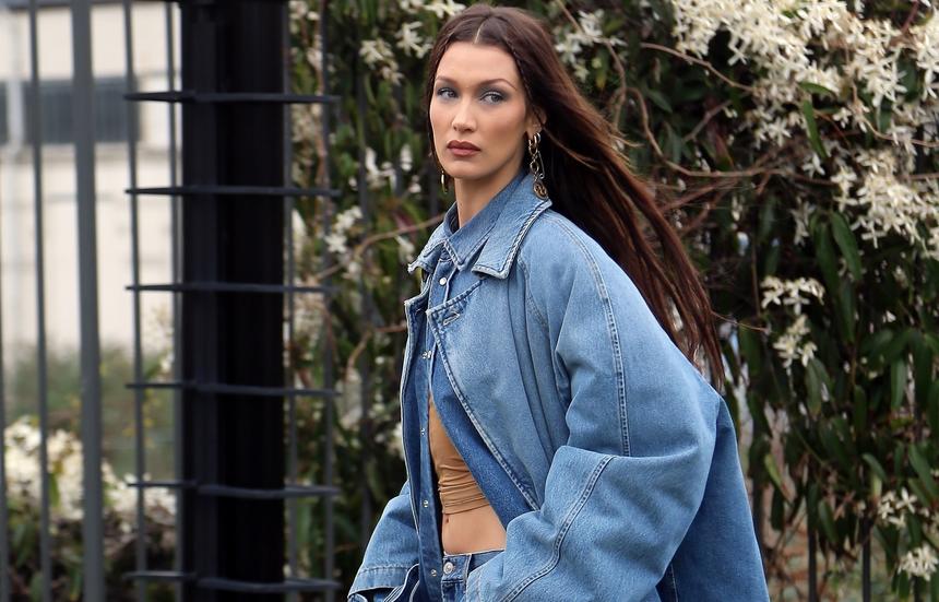 Мягкой посадки! Стилисты назвали самые модные фасоны джинсов на осень