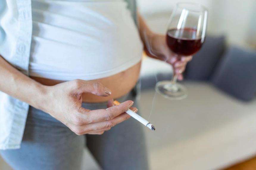  Медики назвали срок беременности, на котором легче всего бросить курить