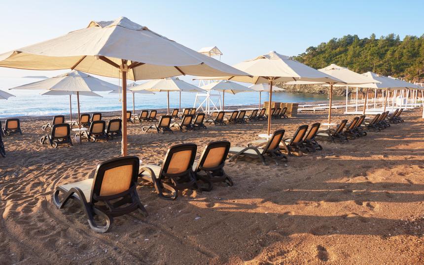 Болезнь отца и нападение туристки: неприятности преследуют Наталью Фриске на отдыхе