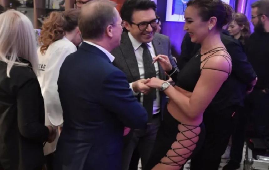 Ольга Бузова появилась на публике в  платье без нижнего белья 