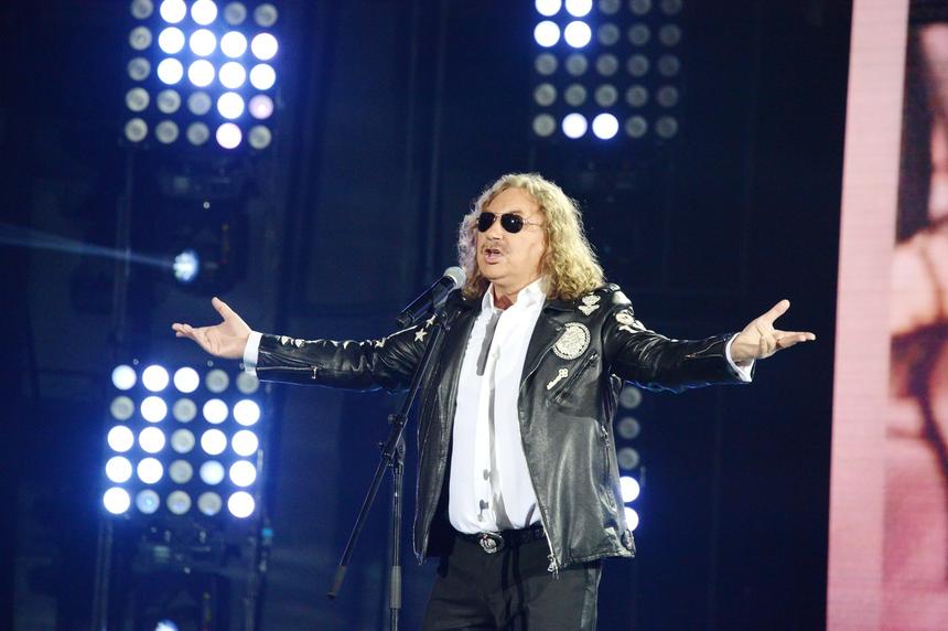 Игорь Николаев засветился  на фото с эффектной блондинкой