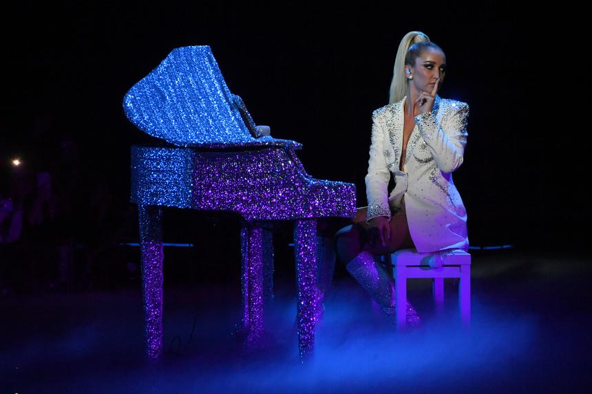 «Он меня бесит, а я смотрю»: Ольга Бузова раскаялась посреди ночи