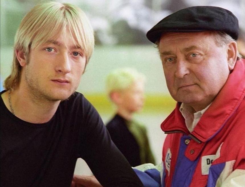 Евгений со своим тренером. Фото из личного архива Плющенко