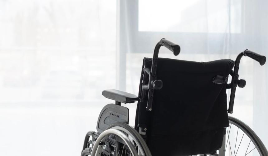 «Займешь много места»: в Приморье инвалида-колясочника не пустили в ночной клуб