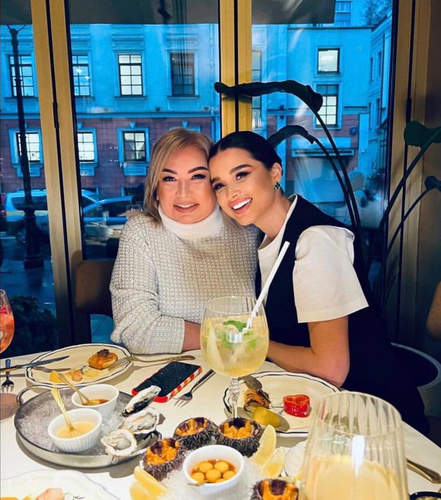 «Мурашки по коже»: Ксения Бородина удивила маму дорогим подарком