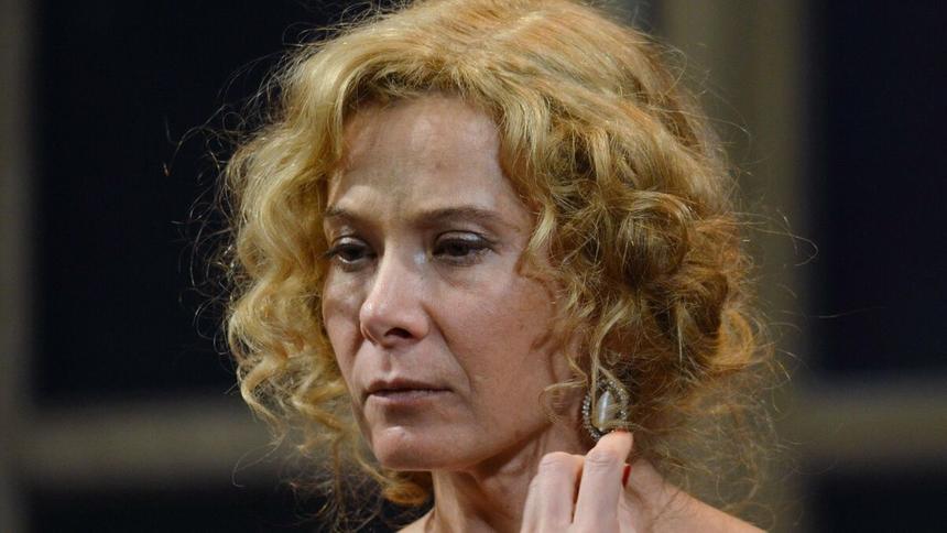 «Лицо как у мумии»: Юлия Высоцкая опубликовала рискованное фото