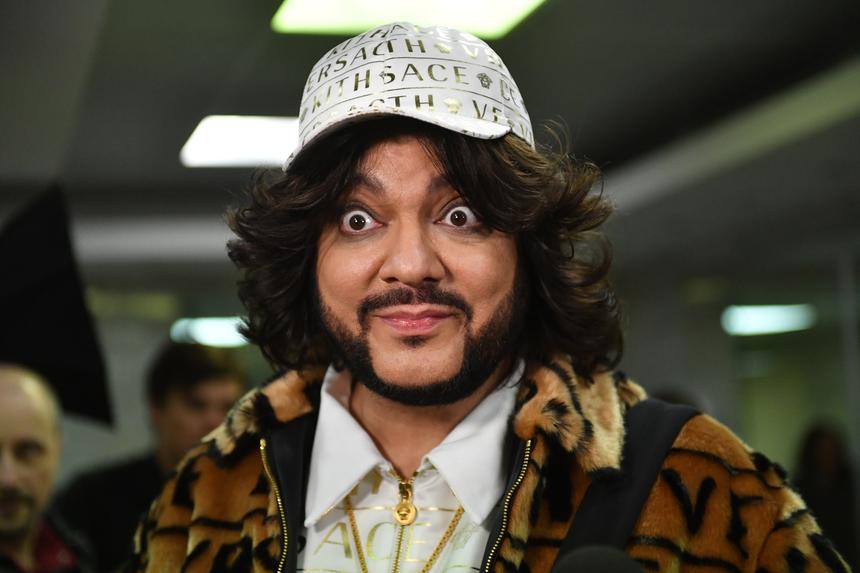 Менеджер Киркорова объяснила, кого и за что отхлестал букетом поп-король