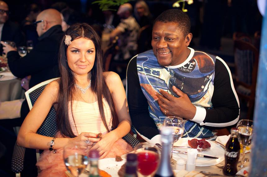 Экс-жена Пьера Нарцисса пила его кровь в прямом смысле: так от чего умер певец?