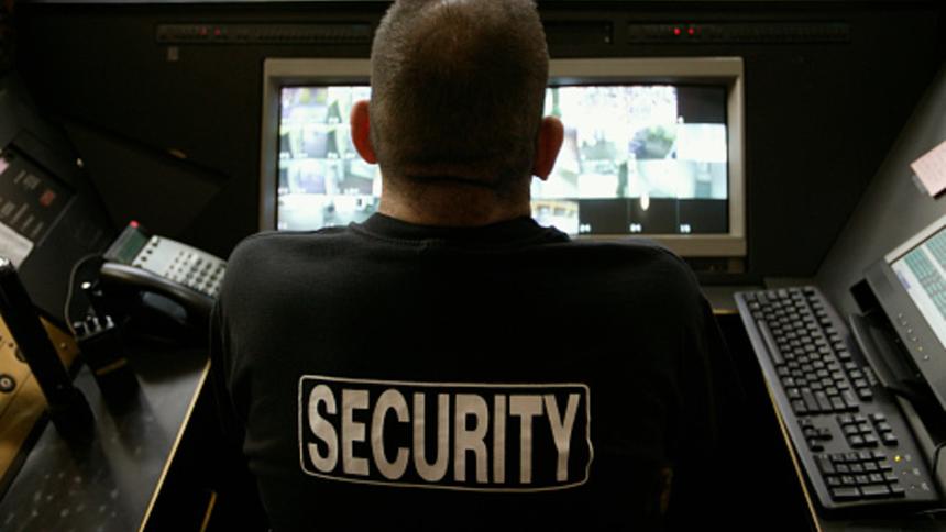 Охранник московского кафе изнасиловал девушку на рабочем месте