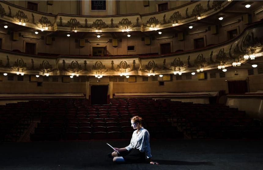 Экс-худрук МХАТа назвал российскую эстраду позорищем