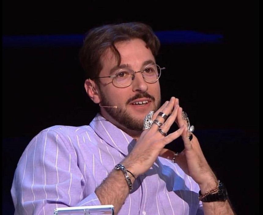 Харламов сглазил: звезду Comedy Club Бебуришвили задержали в аэропорту Челябинска