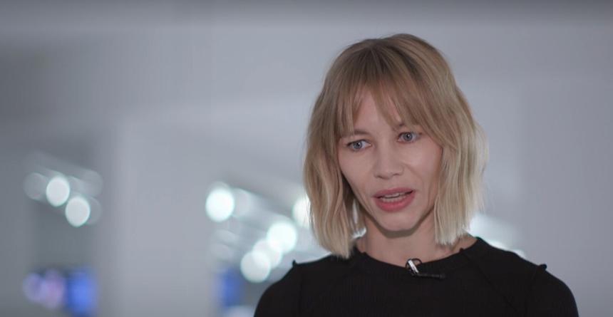 На премьере своего фильма Устинова впервые рассказала о трагедии в семье