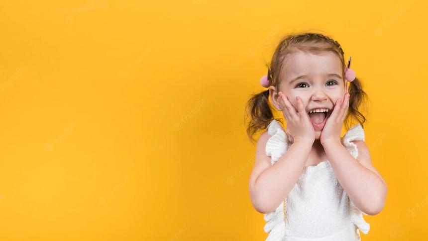 Годовалый ребенок едва не погиб, нацепив на голову пластиковый стульчик