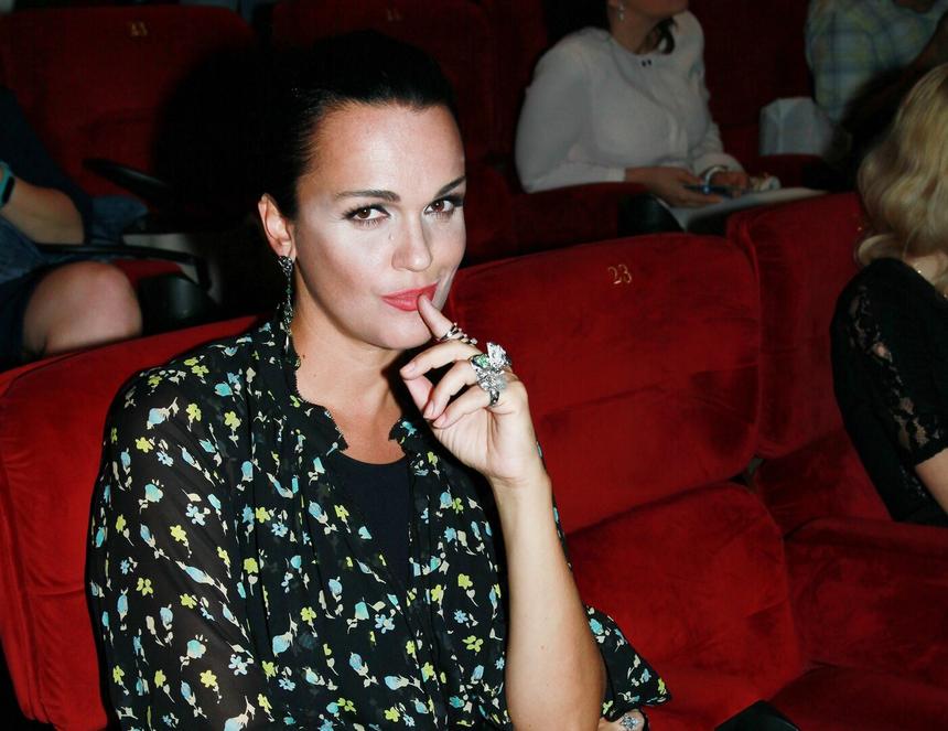 Слава так отметила покупку автомобиля, что не смогла забрать машину из салона