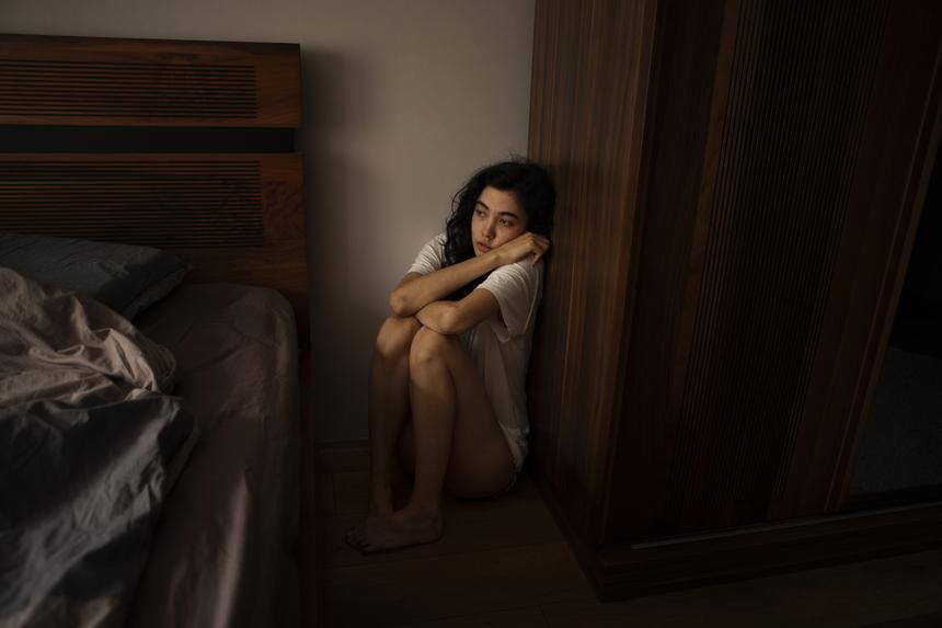 Женщина заманила к себе дочь подруги и сделала ее сексуальной рабыней