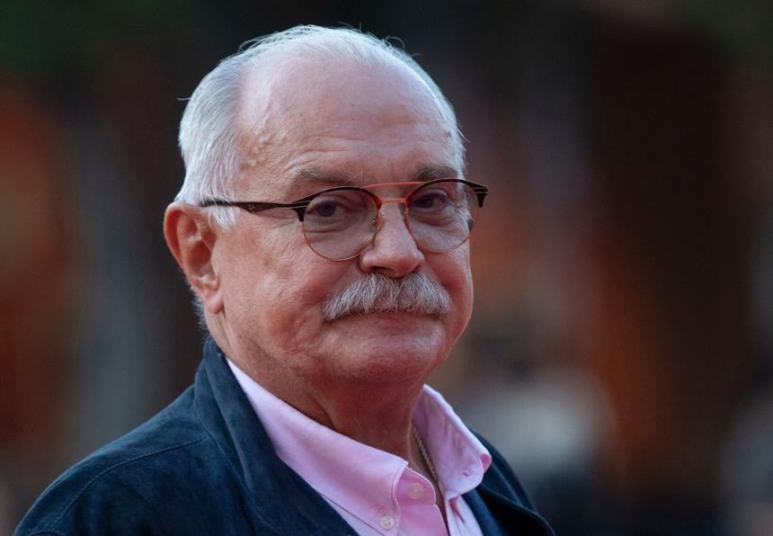 Никита Михалков перестал появляться на людях из-за неприятной болезни