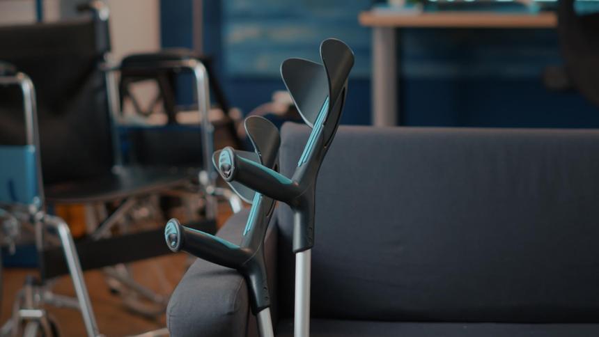 Блогера Эвелину Тарханову в инвалидном кресле доставили в реанимацию