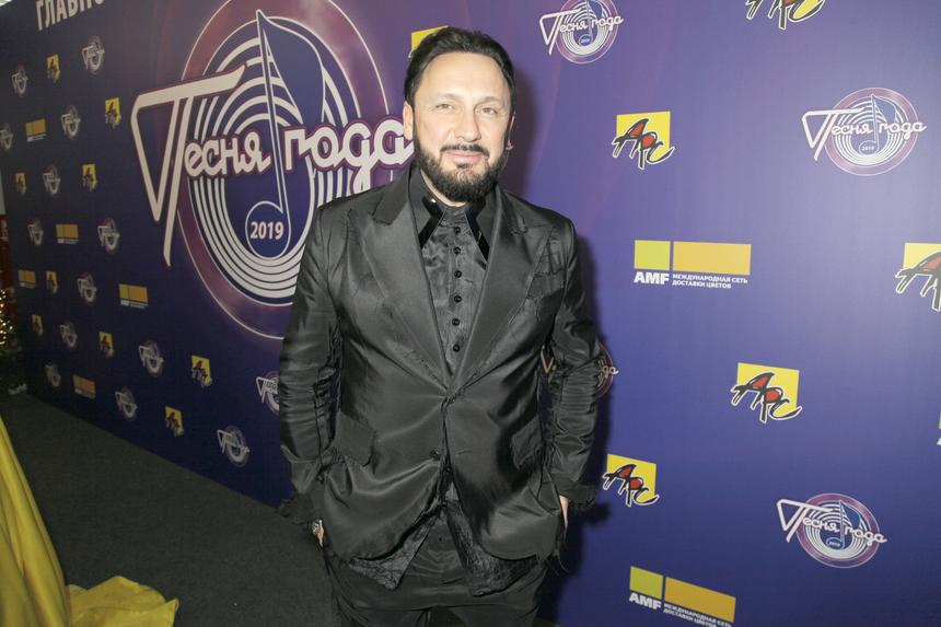 Крест на голой груди: в Сети появилось фото 53-летнего Михайлова без одежды