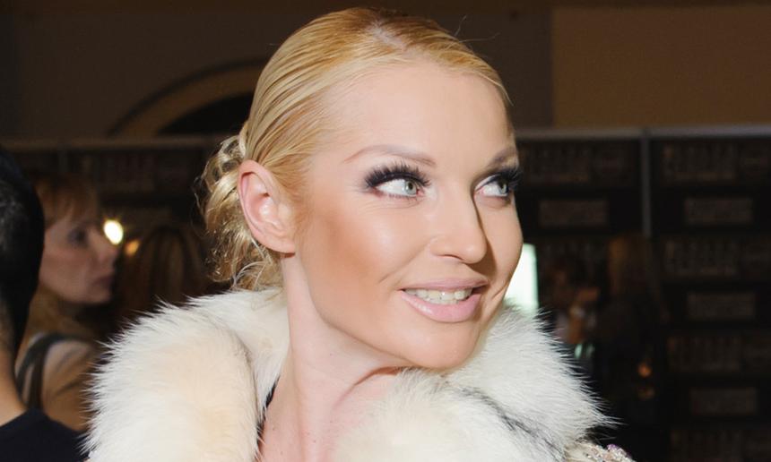 «Не важно, какого цвета трусики»: Анастасия Волочкова поразила выбором наряда на Новый год