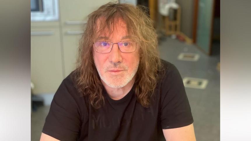 Муза: молодая жена 67-летнего Кузьмина снялась голой для обложки его альбома