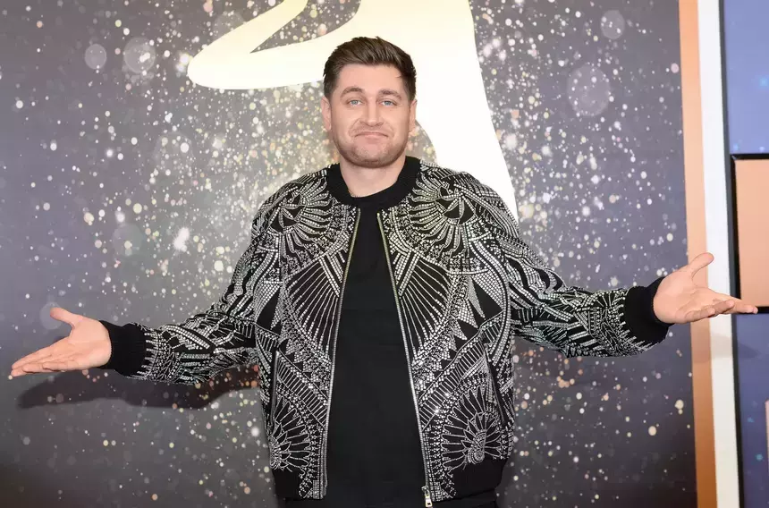 По стопам Шаляпина: Дава рассказал, как получил наслаждение с 67-летней Долиной