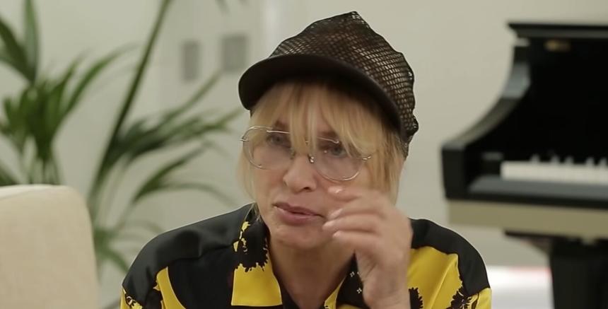 Лайма Вайкуле ищет своего покупателя