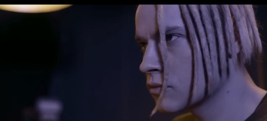 Фейковый патриот: у певца SHAMANа накладные дреды