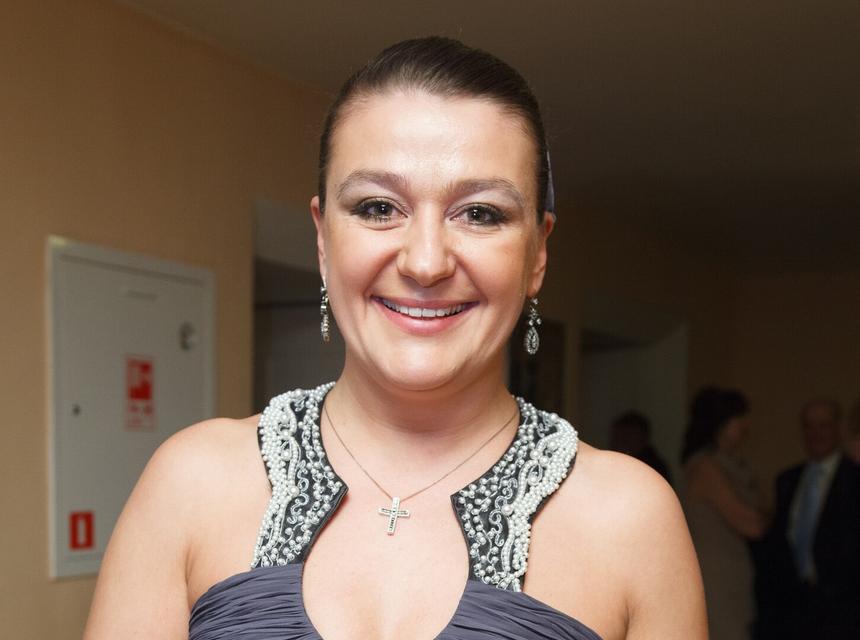 Бешеные дозы лечения и плечи от щек: Анастасии Мельниковой не могут поставить диагноз