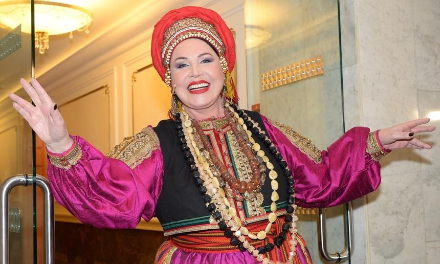 Беззубая и морщинистая: в Сеть слили фото 72-летней Бабкиной без макияжа и фильтров