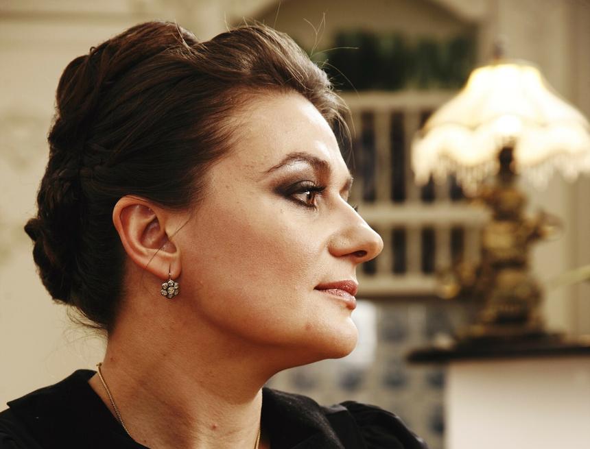 Анастасия Мельникова похоронила жениха перед свадьбой и сошла с ума от свалившихся бед