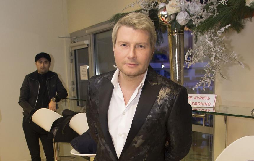 Очевидцы со съемок «голубого огонька» рассказали, что Басков с трудом передвигается