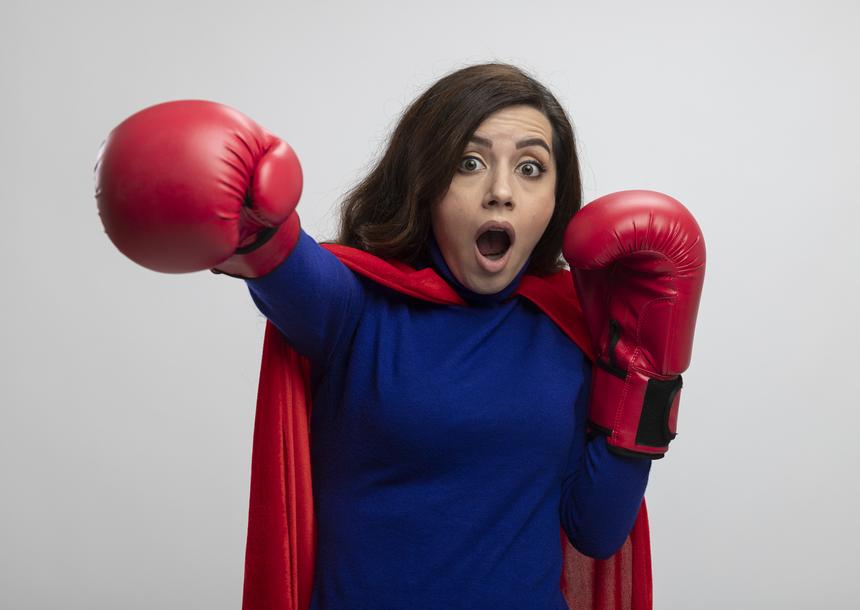 Топ мировых нокаутов: учительница в Подмосковье «вырубила» школьника с первого удара на уроке