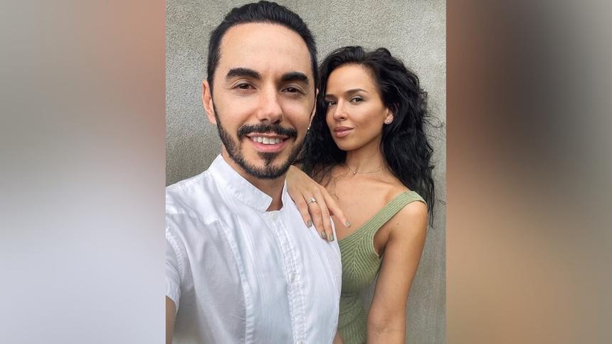 Жена Тимура Родригеза вывалила голую грудь при всем честном народе