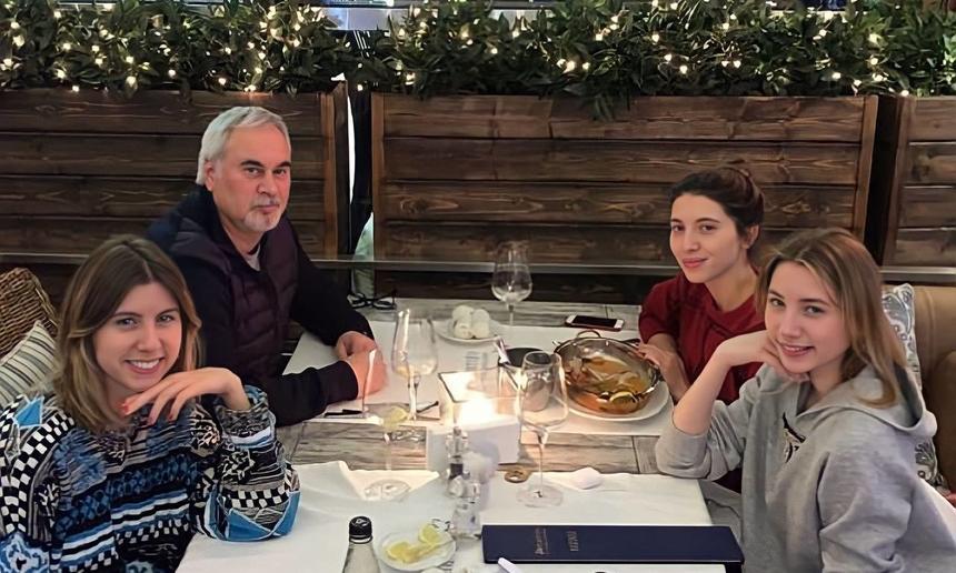 Прощай Джанабаева: Валерий Меладзе воссоединился с бывшей семьей