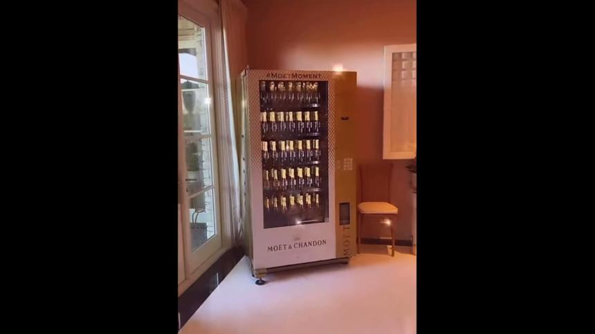 Пэрис Хилтон достался лучший подарок на Новый Год