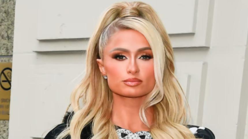 Пэрис Хилтон достался лучший подарок на Новый Год