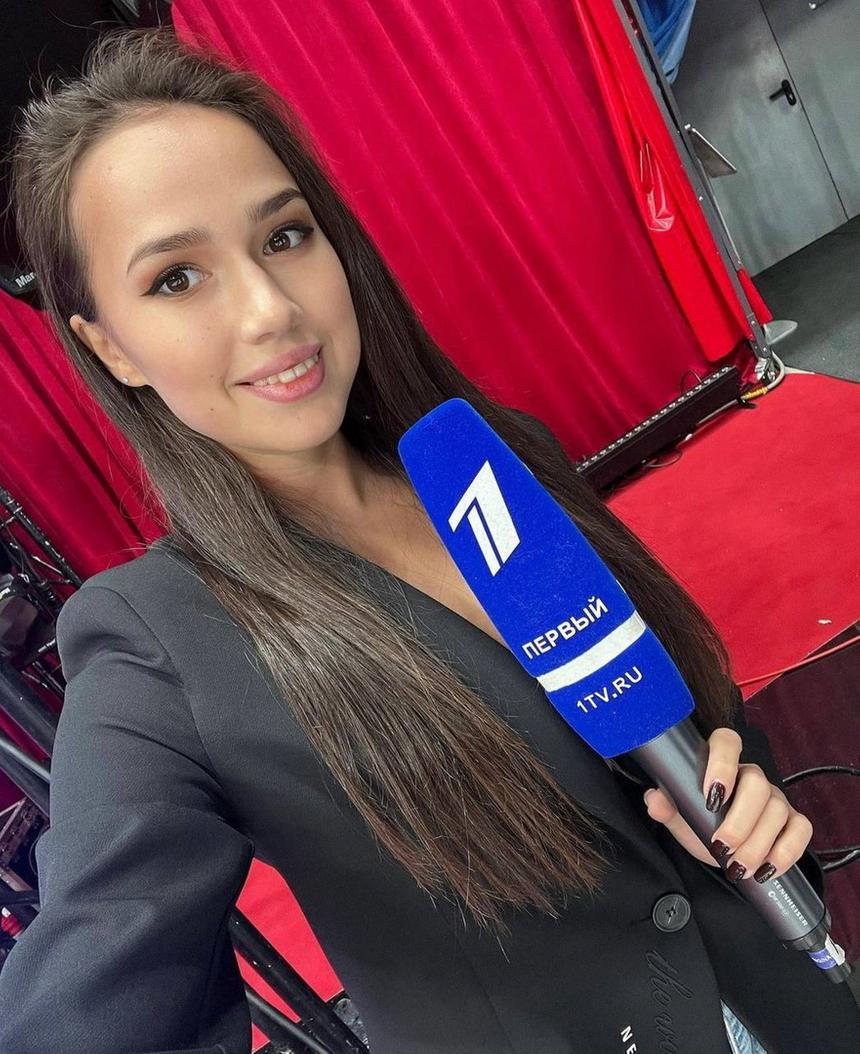 Алина уже не первый год является телеведущей "Первого" канала