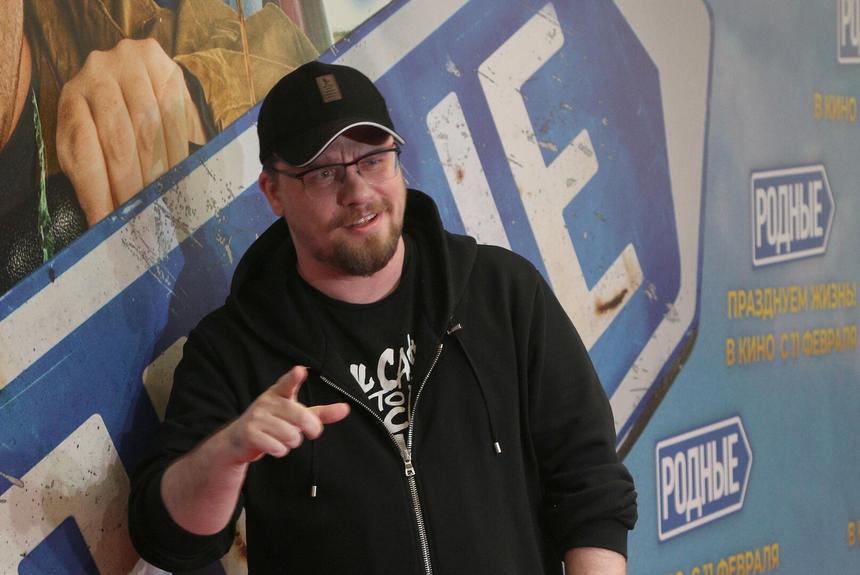 Гарик Харламов взял дочь на пьяную тусовку с эскортницами